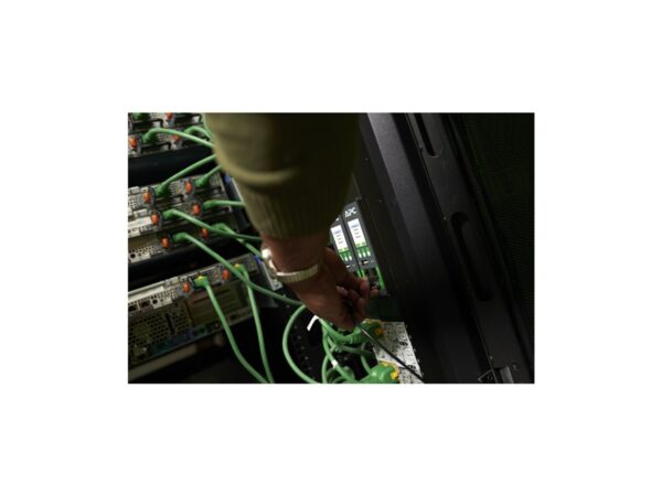 APC NetShelter Rack PDU Advanced Metered Outlet 17.3kW 3PH 415V 30A 530P6 48 Outlet