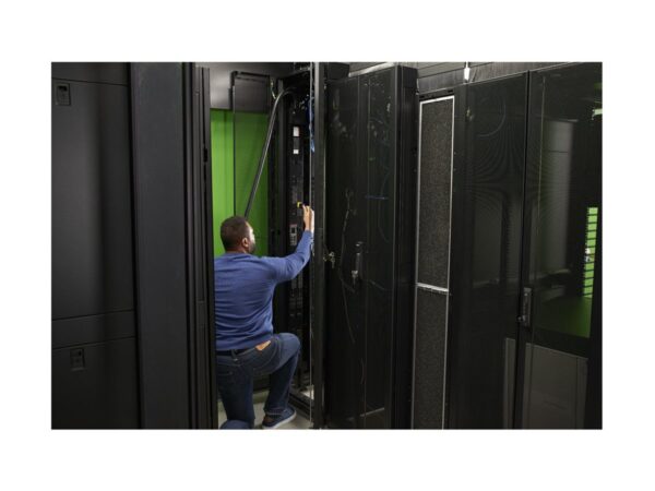 APC Rack PDU 9000 Switched ZeroU 11.0kW 230V 21 C13 & 3 C19