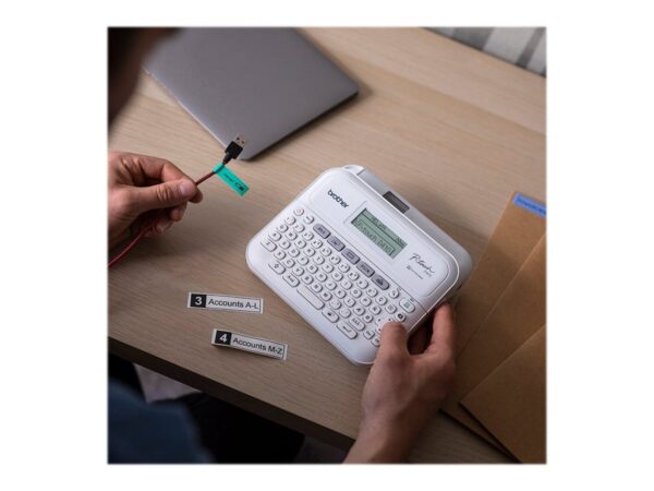 BROTHER Etiqueteuse bureautique professionnelle 18mm avec mallette de transport adaptateur secteur un ruban TZe 4m câble micro USB