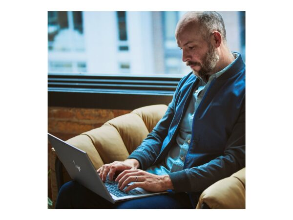 HP Mobile Workstation ZBook Firefly 14 G11 AMD Ryzen 9 8945HS 14inch WUXGA 400 nits 32GB 1TB SSD W11P 3/3/0 SmartBuy